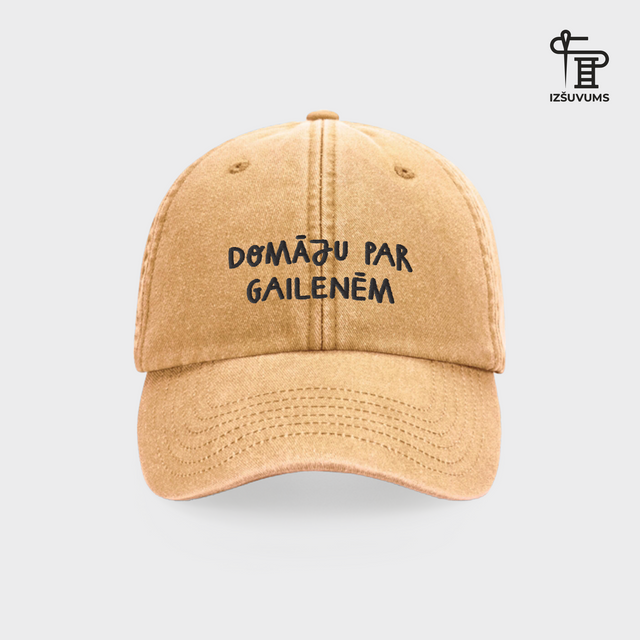 Izšūta cepure "Domāju par gailenēm"