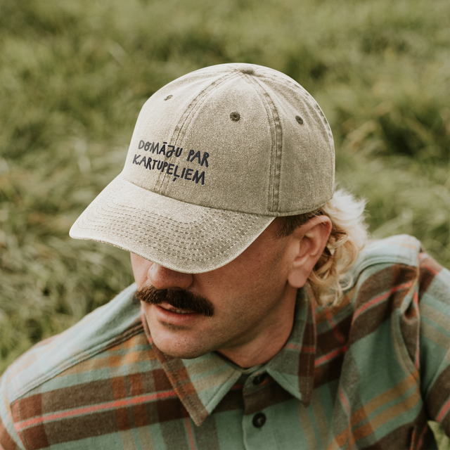 Izšūta cepure "Domāju par kartupeļiem"