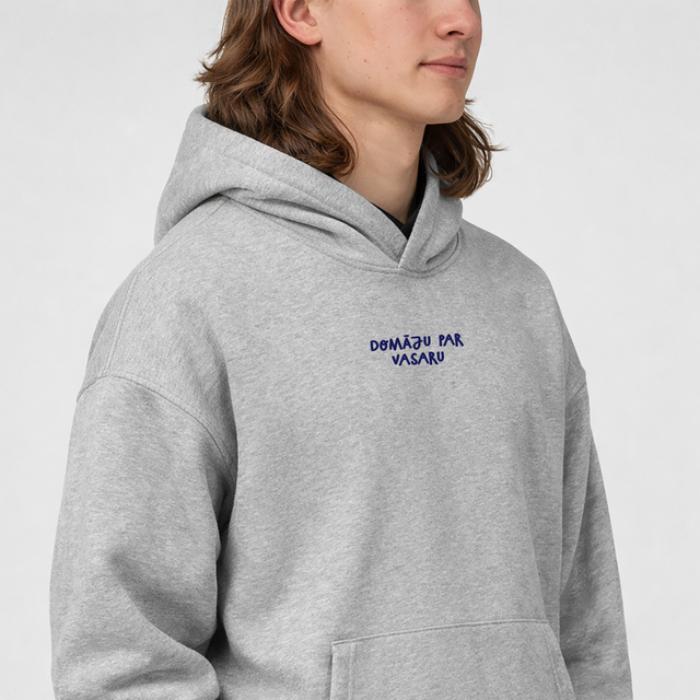 Izšūts organiskās kokvilnas hūdijs "Domāju par vasaru"