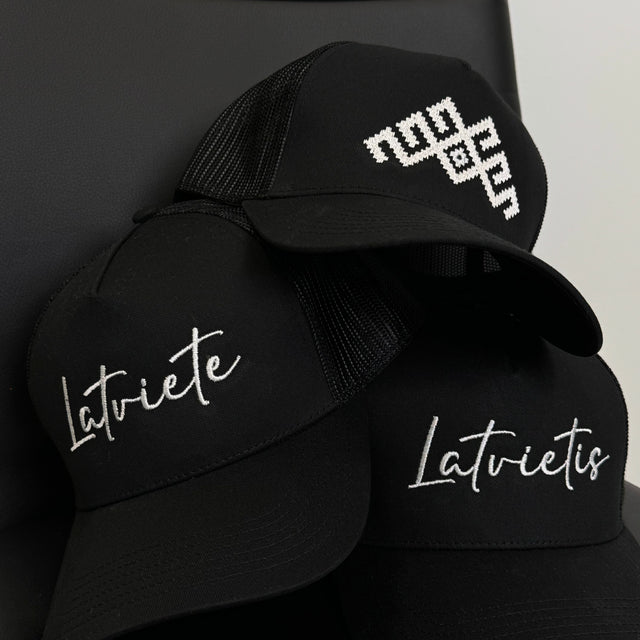 Izšūta cepure "Mārtiņa Zīme"