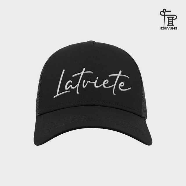 Izšūta cepure "Latviete"