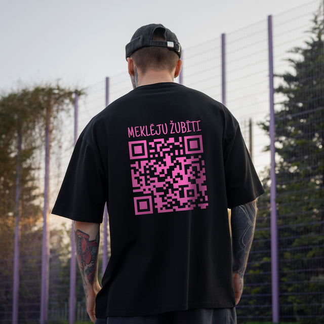 Personalizējams Organiskās kokvilnas T-krekls "Meklēju žubīti. QR"