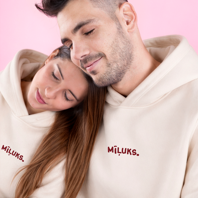 Izšūts organiskās kokvilnas hūdijs "Mīļuks"