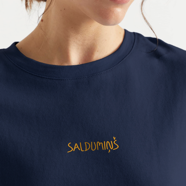 Izšūts organiskās kokvilnas oversized T-krekls "Saldumiņš"