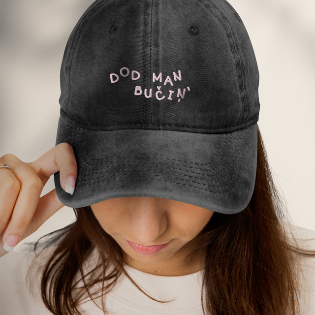 Izšūta cepure "Dod man bučiņ"