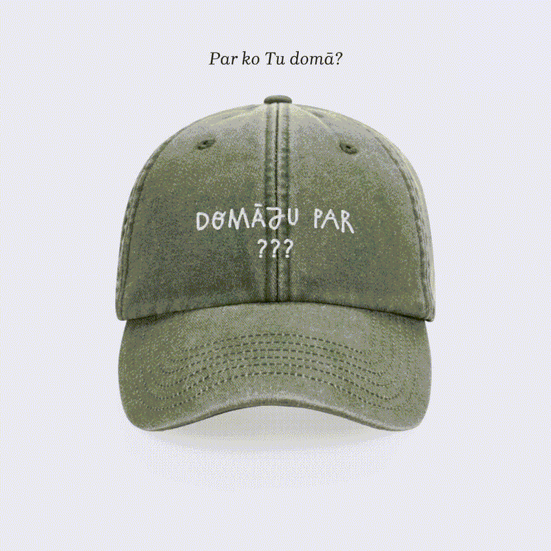 Personalizēta izšūta cepure "Domāju par ..."