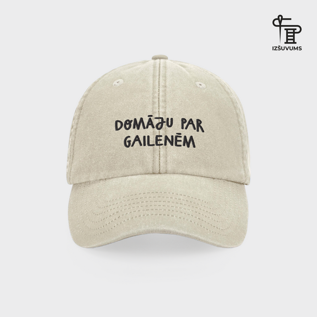 Izšūta cepure "Domāju par gailenēm"