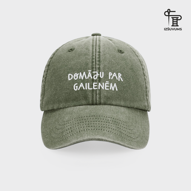 Izšūta cepure "Domāju par gailenēm"