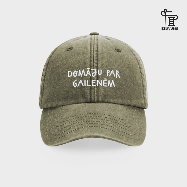 Izšūta cepure "Domāju par gailenēm"