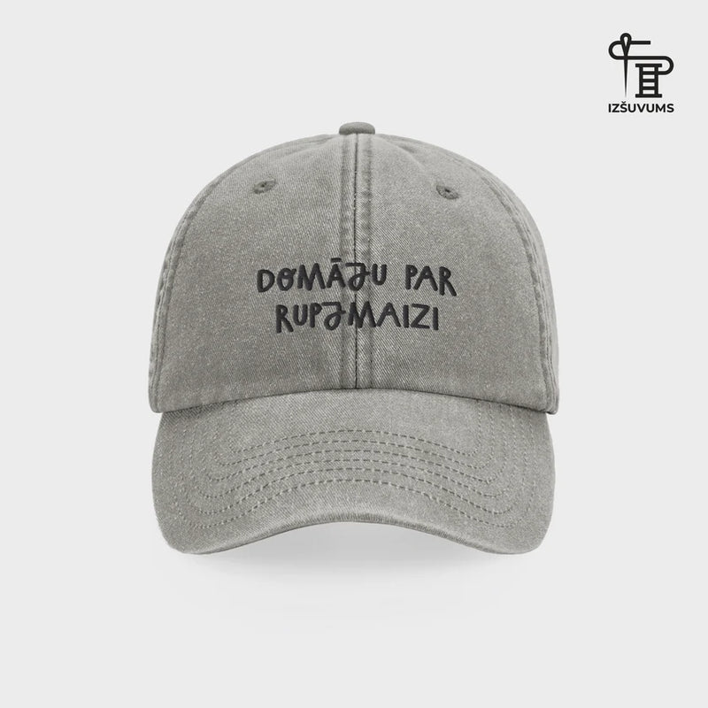 % Izšūta cepure "Domāju par rupjmaizi"