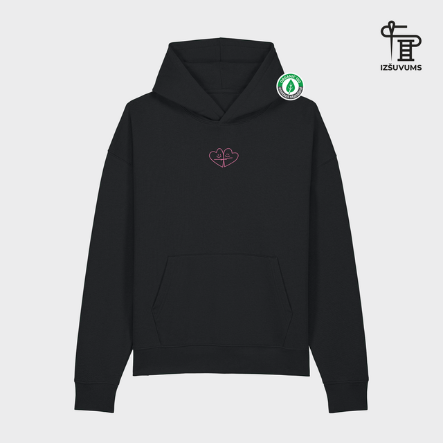 Izšūts organiskās kokvilnas hūdijs "Sirdsāķīši"